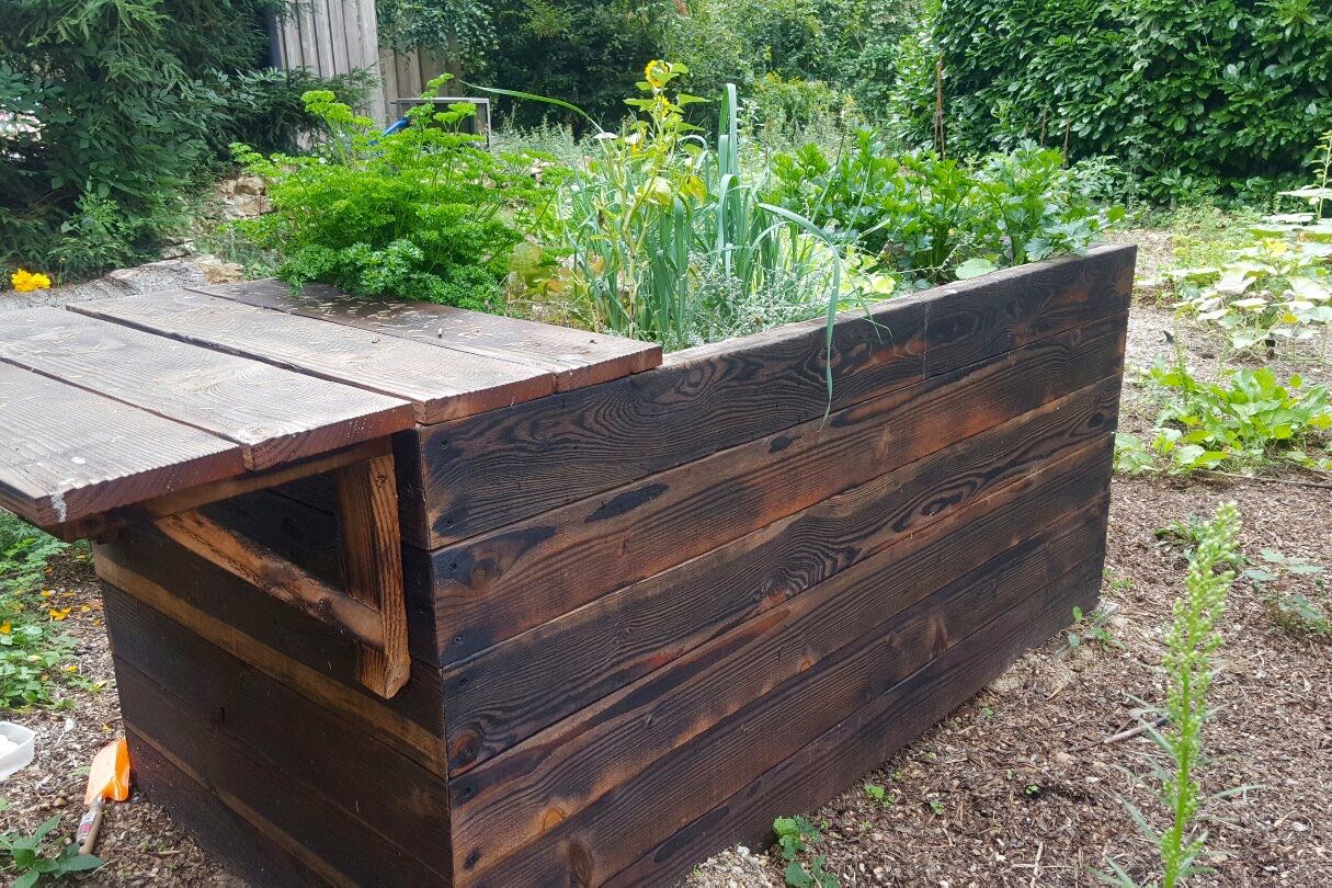 Potager hors-sol avec réserve d'eau