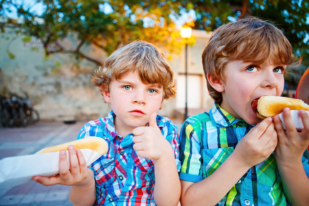 enfant - hot dog - romrodinka -Edit calendrier lunaire du 13 novembre 2021