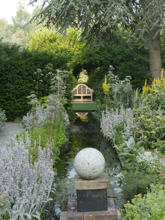 _1240314 Le Jardin du Beau pays - Pierre Lavalee - bassin - stachys - epiaire laineux - banc - perspective-Edit _1240314 Le Jardin du Beau pays - Pierre Lavalee - bassin - stachys - epiaire laineux - banc - perspective-Edit