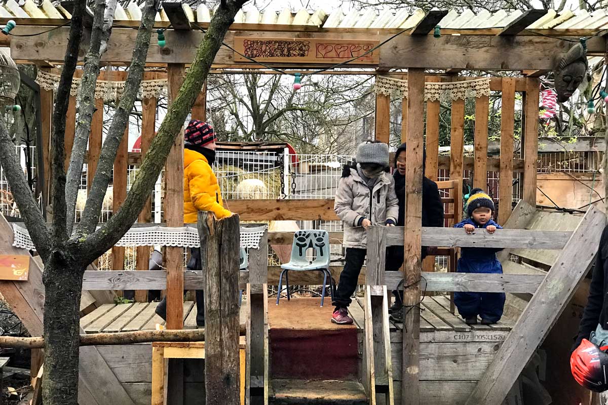 Les enfants jouent à Bergerie des Malassis