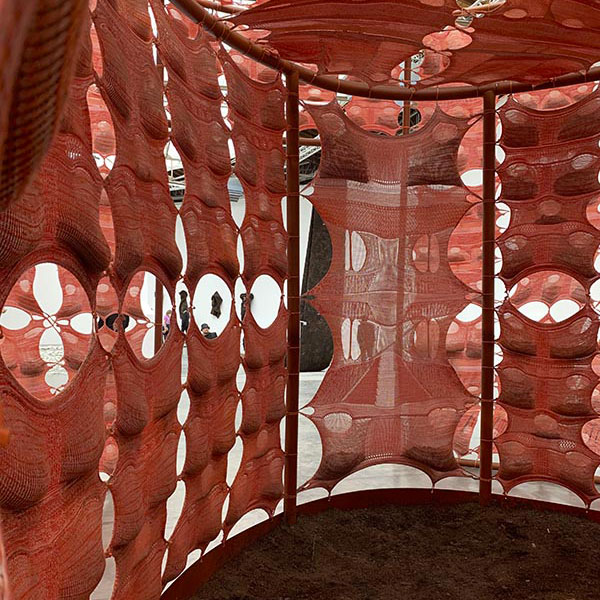 Tabita Rezaire - Amakaba × Olaniyi Studio, Nono: Soil Temple, 2022 ©Isabelle Vauconsant Tabita Rezaire - Amakaba × Olaniyi Studio, Nono: Soil Temple, 2022 ©Isabelle Vauconsant