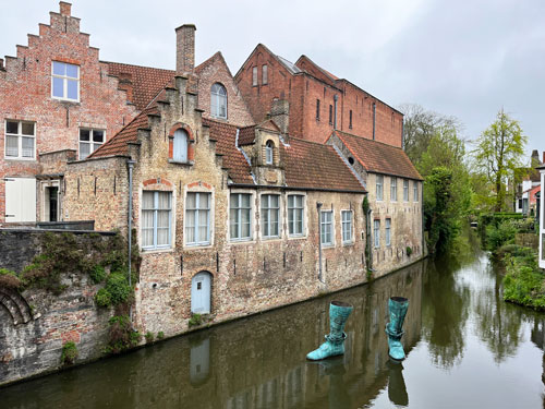Qui--Ivan-Argote-Triennale-de-Bruges-2024-©Valérie-Collet Triennale de Bruges - Ivan Argote, Qui? ©Valérie Collet
