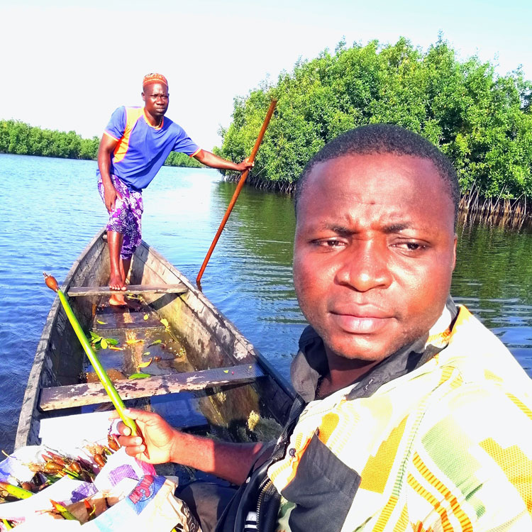 01-Maxime_Bonou-pirogue Maxime Bonou • Bénin