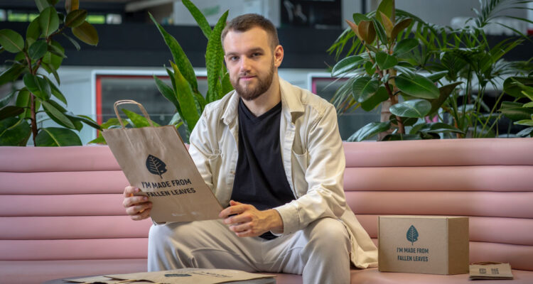 Valentyn Frechka inventeur du papier à base de feuilles