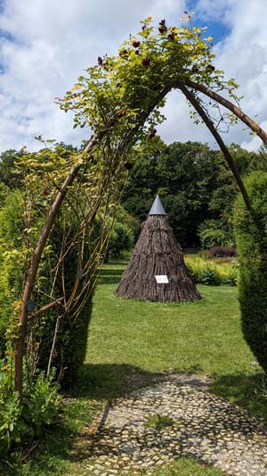 La tour de Garde de Dominique Bailly Château du Rivau • La tour de Garde de Dominique Bailly