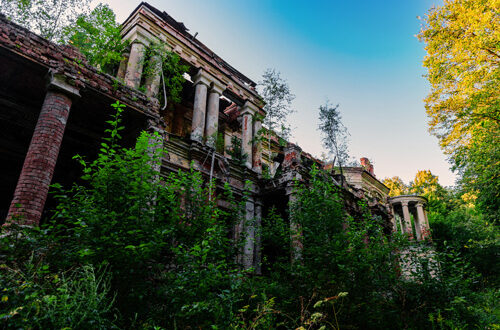 iStock-1359338475-ok-Vladimir-Zapletin Palais abandonné