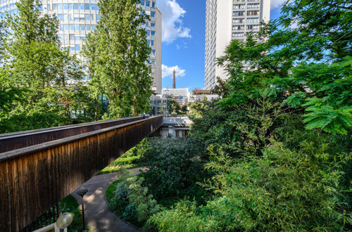 iStock-1402474570-ok-Johann-Muszynski Paris - Le quartier Beaugrenelle et le jardin public Bela Bartok