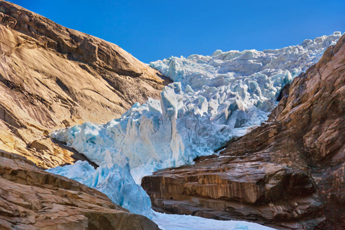 Depositphotos-Glacier-Briksdal-Norvège-ok_32509351-Violin Glacier Briksdal (Norvège)