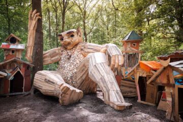 Un géant dans la forêt • Forêt monumentale