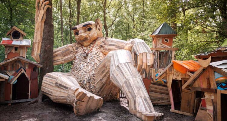 Un géant dans la forêt • Forêt monumentale