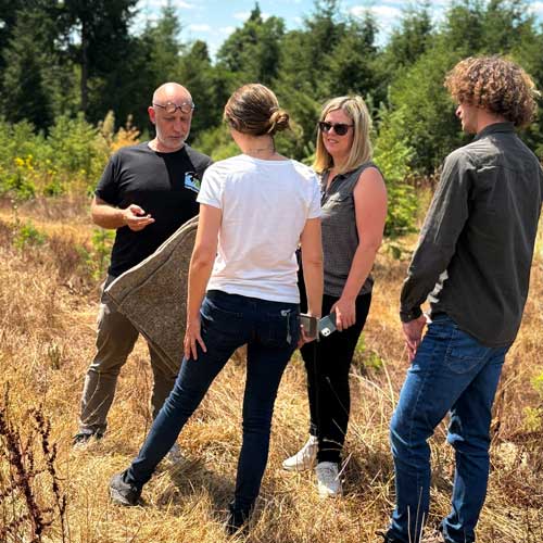 Haute-Vienne, dalles de paillage à partir de cheveux et de laine de mouton. Haute-Vienne, dalles de paillage à partir de cheveux et de laine de mouton.
