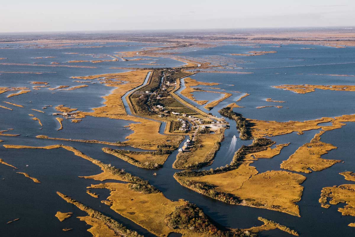 Sandra Mehl, Louisiane, L'Isle de Jean-Charles encerclée par les eaux du bayou • Migrations et Climat