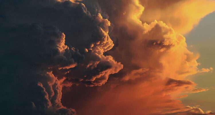 Nuages orangés
