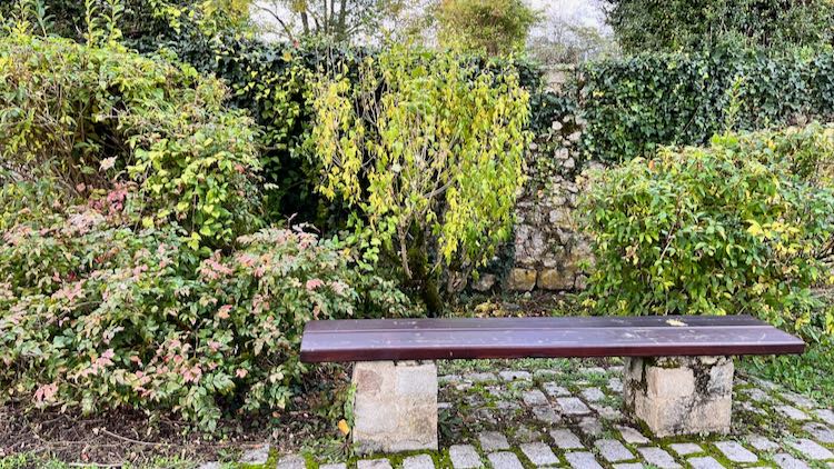 Pierre naturelle Revêtement en pierre naturelle et banc