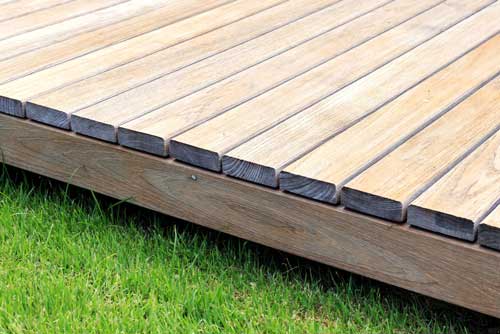 Bois-sur-plots-Depositphotos_59438957_S Terrasse bois sur plots