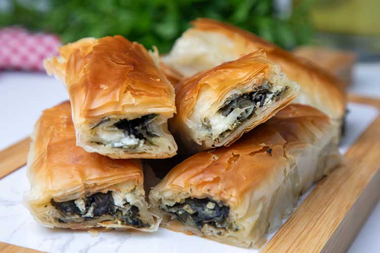 Borek-epinards-Depositphotos_673938112_S Börek aux épinards et au fromage